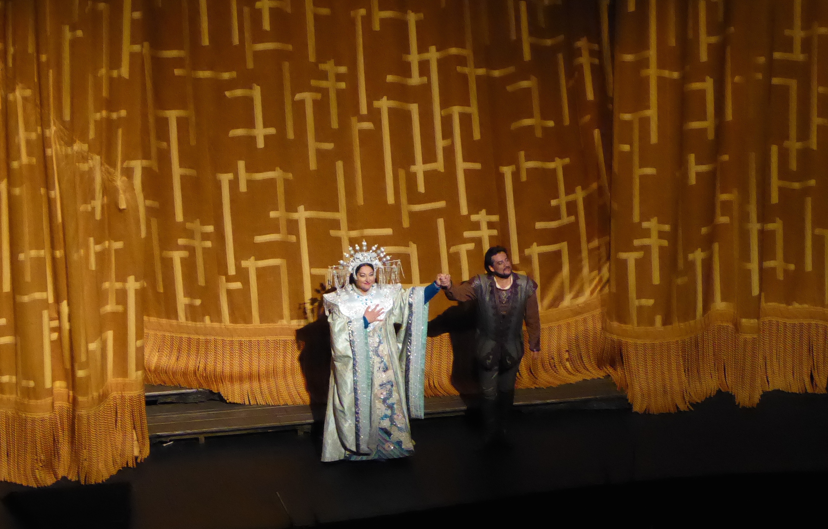 Christine Goerke (Turandot) and Marcelo Alvarez (Calaf) at curtain call